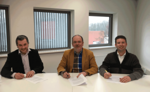 Tekenmoment samenwerking INNAX, Tekenplus en Vabi